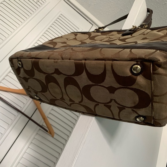 Vintage Coach Tote and or Diaper Bag 7 pockets inside, 2 outside slots & zipper - Picture 15 of 17